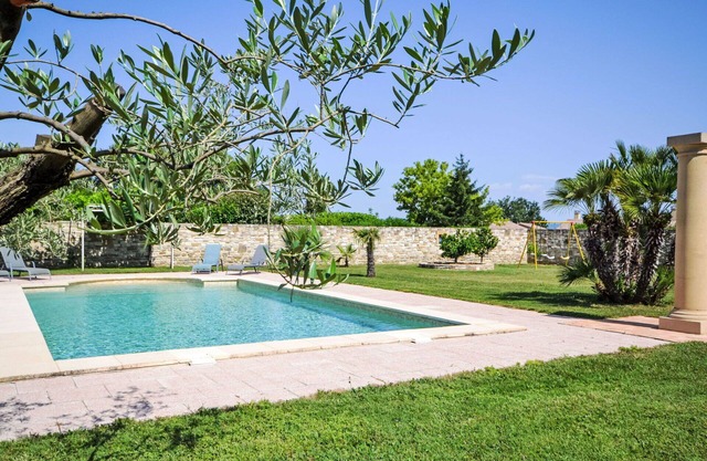 Wonderful private villa for 7 people with pool, WIFI, A/C, TV, patio and parking