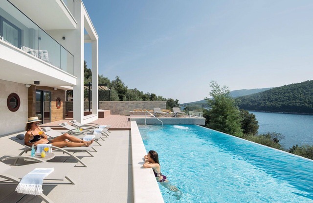 Wonderful private villa for 10 guests with private pool, A/C, WIFI, hot tub, TV, terrace and par.