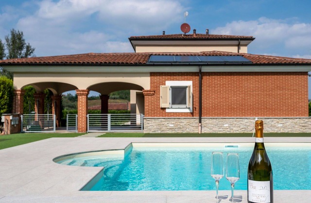 Wonderful private villa for 11 guests with private pool, A/C, WIFI, TV and terrace