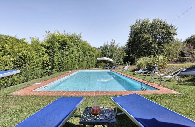 Wonderful private villa for 12 guests with private pool, A/C, WIFI, TV and parking, close to Lucca