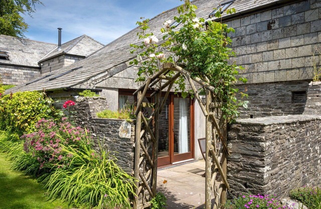 Wonderful private villa for 5 people with hot tub, WIFI, patio and pets allowed
