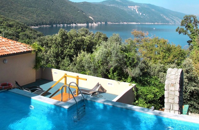 Wonderful private villa with private pool, A/C, WIFI, TV, patio, pets allowed and parking