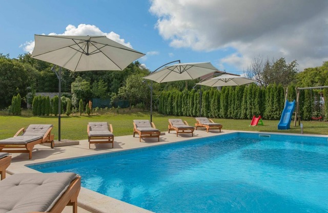 Wonderful private villa for 12 people with WIFI, private pool, A/C, TV, terrace and parking