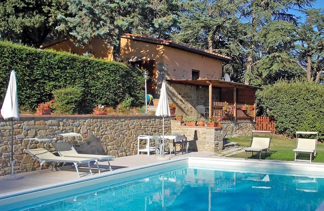 Wonderful private villa for 4 people with WIFI, pool, TV, terrace, pets allowed and panoramic view