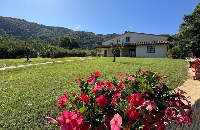 Wonderful private villa for 7 people with A/C, WIFI, TV, veranda, pets allowed and panoramic view