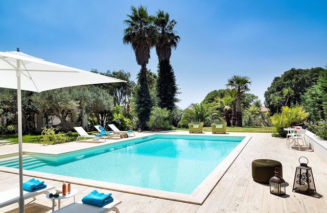 Wonderful private villa for 10 people with private pool, A/C, WIFI, TV, patio and parking