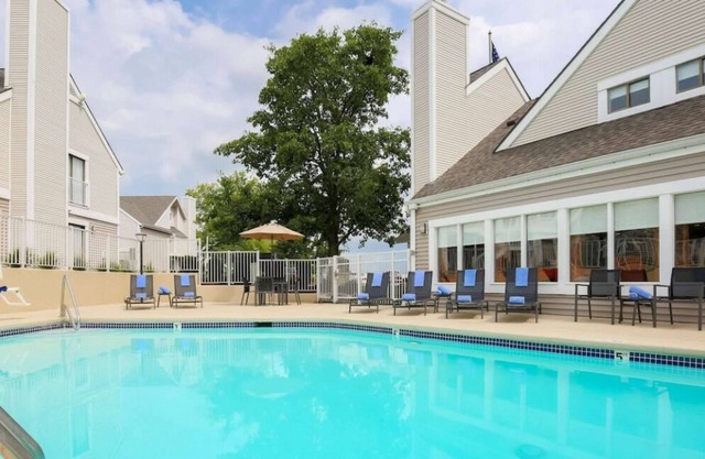 Wonderful Trip! 3 Pet-Friendly Suites, Pool, Free Parking, Near Gorman Park!