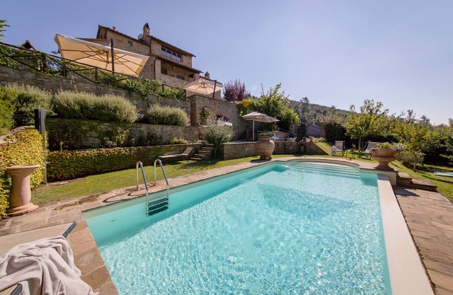 Wonderful villa at the foot of Cortona with private pool and unforgettable views