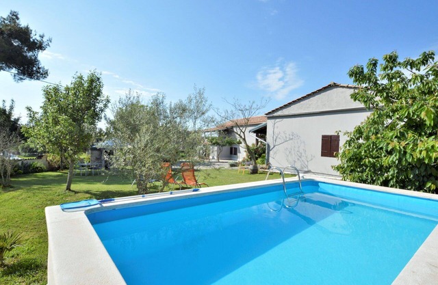 Wonderful villa for 4 guests with private pool, WIFI, A/C, TV, terrace, pets allowed and parking