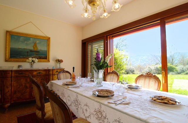 Wonderful villa for 4 people with hot tub, WIFI, pool, TV, patio, pets allowed and parking