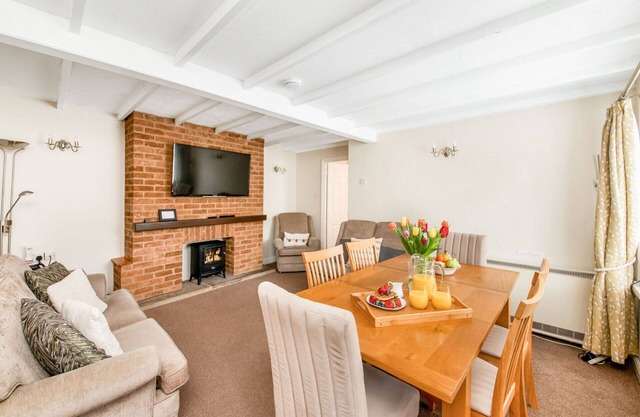 Wonderful villa for 6 guests with WIFI, pool, hot tub, terrace and parking