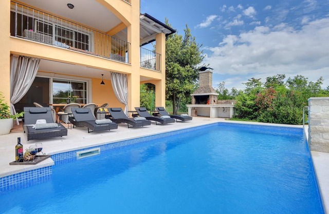 Wonderful villa with pool, jacuzzi, sauna, gym
