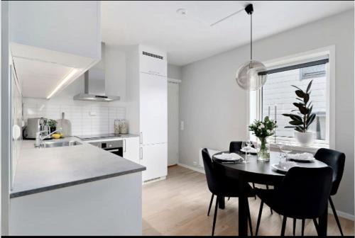 Wonderfully located, 2BR, Balcony