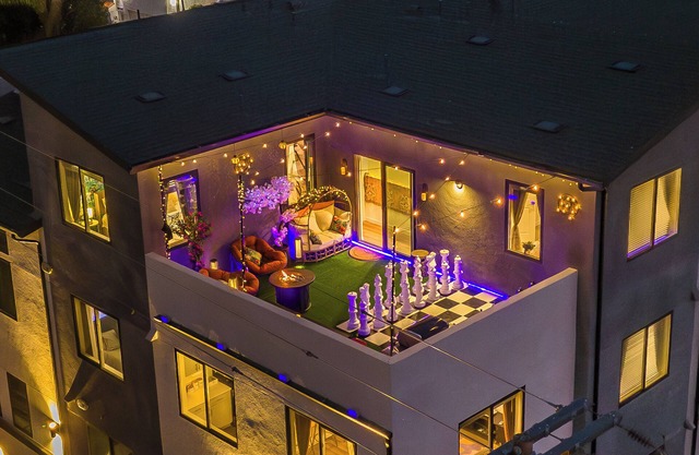 Wonderland Penthouse Apart w/Garden Oasis Sunsets