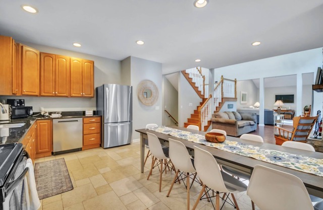 Wooded Sands: Thanksgiving Retreat – Room for Family, Food & Fun!