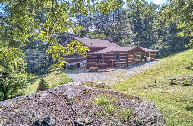 Wooded Seclusion on 3 Acres - Big Rock Cabin