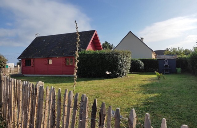 Wooden house 50 m from the landing beaches close to shops and restaurants