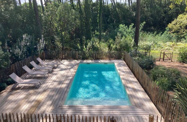 Wooden villa in Cap Ferret in the pines - close to the ocean - not overlooked