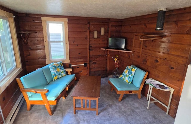 Woodhaven Cottages - Cabin 16 - Charming 2-bedroom cabin in Indian River
