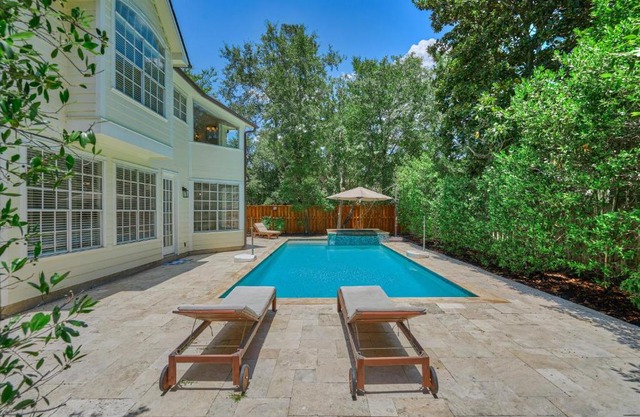 Woodlands Contemporary 4BR3Bath with heated Pool and Spa