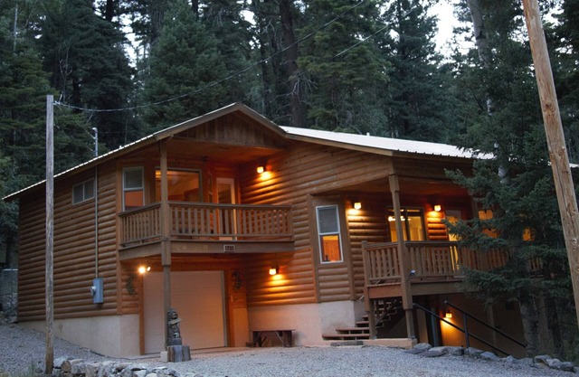 Woodlands Way Chalet- A cozy get-away in Cloudcroft NM.n