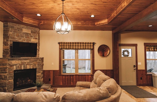 Woodlands & Wildlife Suite: Luxury, Lodge Suite in Amish Country, Ohio