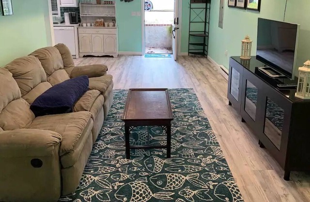Woods Hole Bungalow Apartment