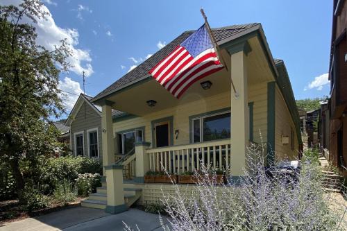 Woodside Getaway by AvantStay Character Home Close To Park City Resort w Hot Tub