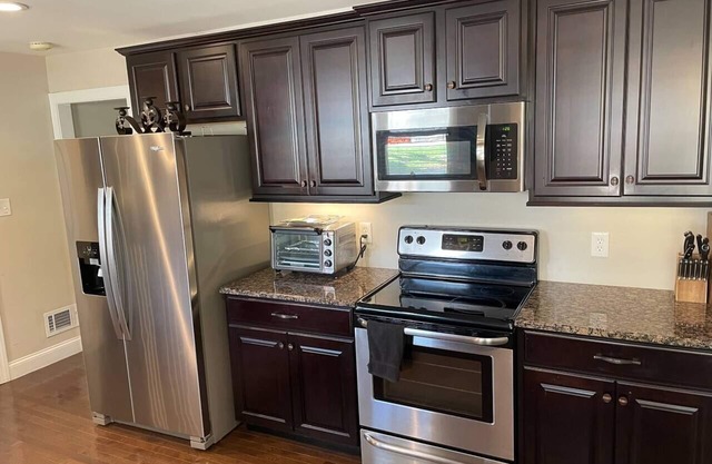 Work & Play In North Hills | Shop, Dine, & Relax