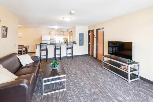 Work Relax Repeat in a Bright and Spacious Stay