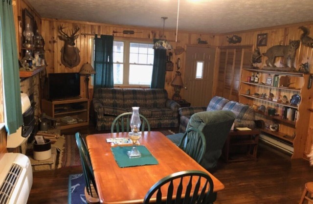 Workman's Wildlife Haven, Secluded country setting vacation cabin