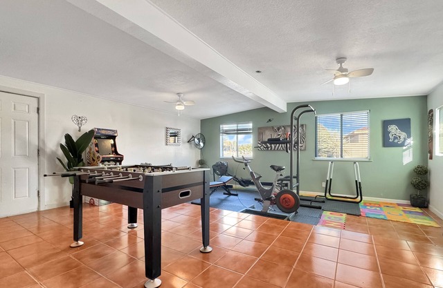 World Tour Oasis: Game Room, Gym, Pool, Playground in Quiet and close to I10.