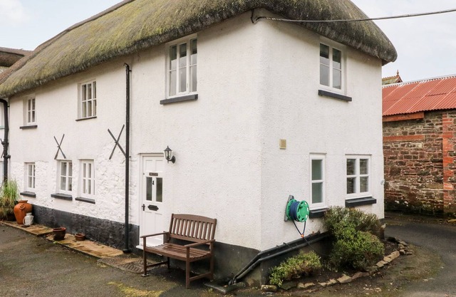WREN COTTAGE, pet friendly, with a garden in Chulmleigh