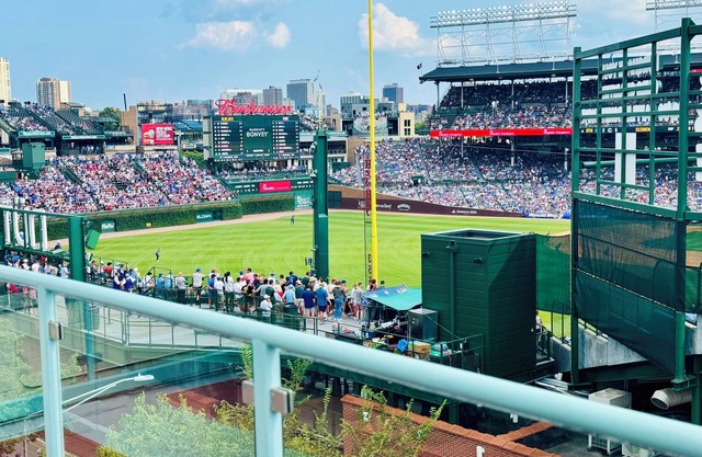 Wrigley Field Views & Cubs Vibes – Stay Across the Street!