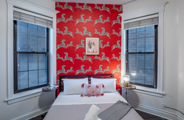 Wrigleyville Suites Room 5