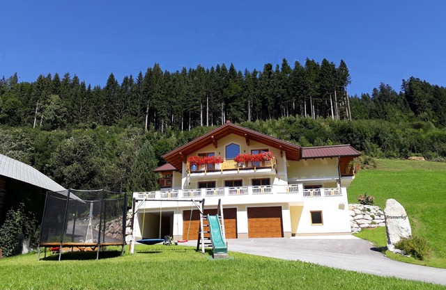 XL vacation apartment with 3 bedrooms and 3 bathrooms