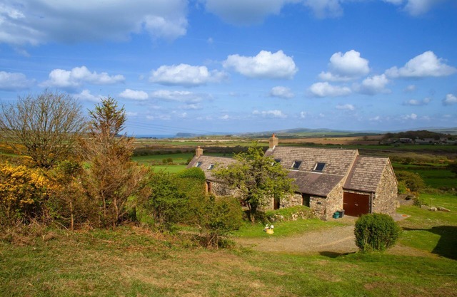 Y Bwthyn, Fishguard - Three Bedroom Cottage, Sleeps 6
