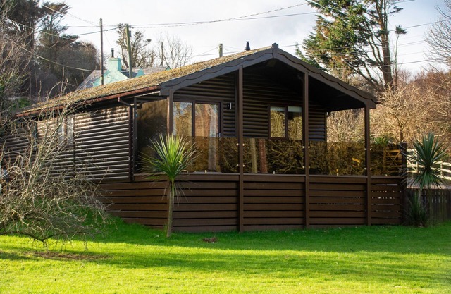 Y Caban - sleeps 6 guests in 3 bedrooms