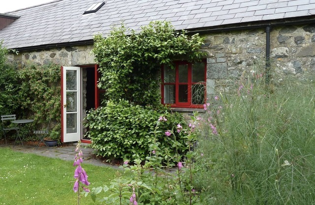 Y Granor - sleeps 4 guests in 2 bedrooms