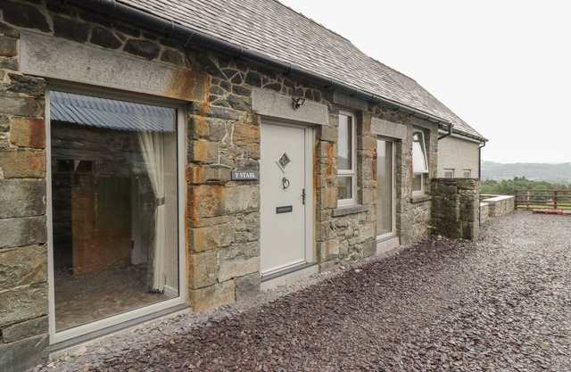 Y STABL, family friendly, character holiday cottage in Llanrwst