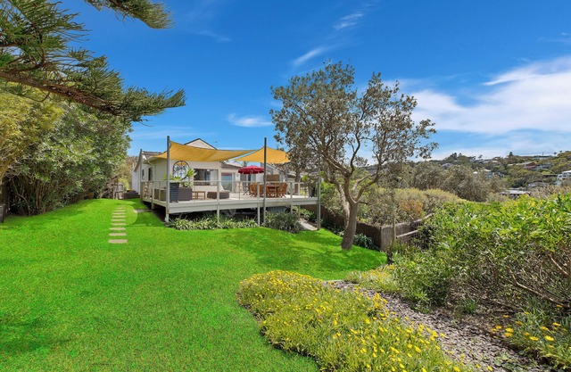 Yallambee Cottage - Absolute Beachfront. SPECIALS for Couples & Oth - See below