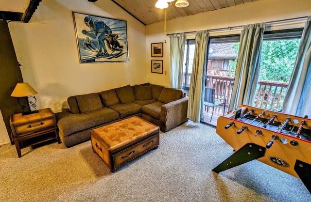 Year-Round Escape – Cozy Townhome at base of Snow Summit