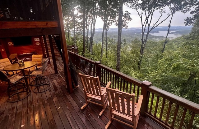 Year-Round Panoramic View: Lake BR & Layered Mtns from cabin, hot tub, decks