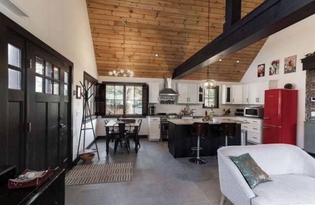 Year Round Vacation Fun, Less Than A Mile From York Beach!