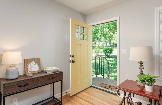 Yellow Door Cottage - 3BR, Pet & family friendly!