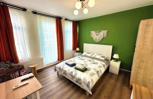 Yellowhouse Room 6