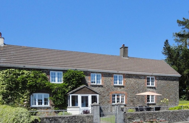 YELLOWLAND FARM, family friendly, with pool in Holsworthy