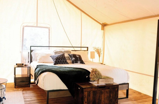 Yellowstone Family Safari Tent, sleeps 7 w/1 king