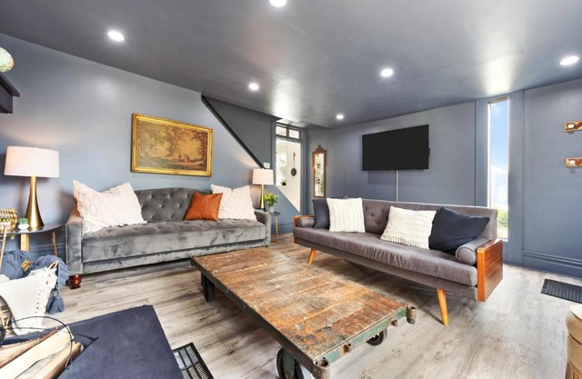 Yinz Retreat, Above the City