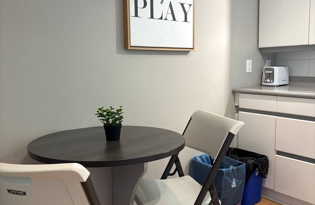 Yonge 5B2B 5mins to North York Central Station W Parking